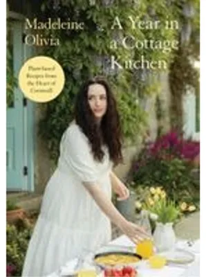Image de A Year in a Coastal Cottage Kitchen