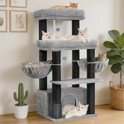 Obrázek produktu pro Kratzbaum Stabil, vhodný pro velké kočky a plemeno Maine Coon, s 8 cm silnými sisalovými sloupy, dvěma platformami, dvěma košíky, velkou jeskyní a nástrojem na péči o srst, světle šedá barva, model EMPJ02W