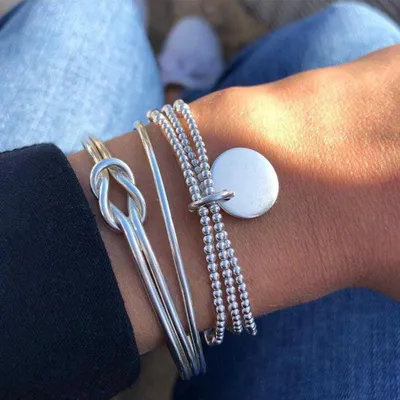 Produktbild von Damen Armreif Set 3-teilig Silberfarben – Offene Armspangen & Kugelarmband mit Anhänger – Modernes Schmuck Set für Frauen Alltag, J0730