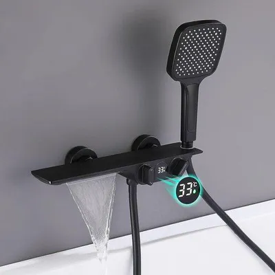 Produktbild von Unyqoos® Schwarze Badewannenarmatur mit Wasserfall-Auslauf, Handbrause & Temperaturanzeige, Messing, 1,5 m Schlauch, 2 Montagebohrungen