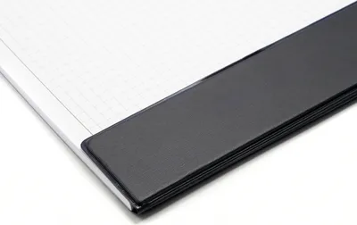 Produktbild von younikat Kantenschutz für DIN A2 Schreibtischunterlagen I selbstklebend I schwarz I 59,4 x 8 cm I wasserabweisend I Schutzleiste für Schreibtischunterlage I Büro Homeoffice Schule I az160