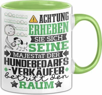 Produktbild von Hundebedarfsverkäufer Geschenk Tasse Lustiger Spruch Erheben Sie Sich Der Hundebedarfsverkäufer Betritt den Raum (Grün)