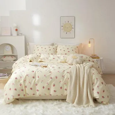 Zdjęcie produktu dla Ibenzoa® Komplet pościeli z mikrofibry, 135x200 cm + 2 poszewki na poduszki 80x80 cm – miękka, oddychająca, dwustronny wzór truskawek, certyfikat Oeko-Tex Standard 100