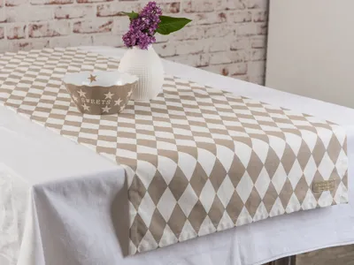 Produktbild von Krasilnikoff Tischläufer HARLEKIN Taupe Tischdecke Rauten Karos sand weiß