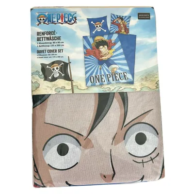 The image shows the packaging of a One Piece duvet cover set, featuring characters and the show's logo.
