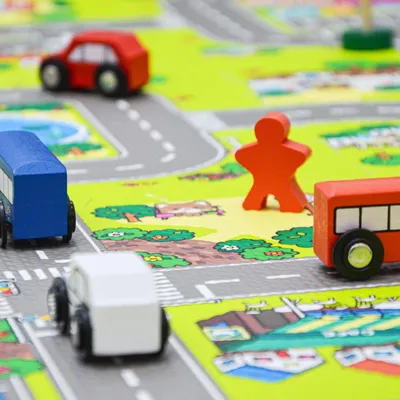 Produktbild von Spielecke "Straßen und Autos" - 30x30 cm Spielmatte - Straßenmatte für Kinder - Stadtteppich als Spieldecke - Puzzlematte mit Autos - Stadt-Spielmatte aus EVA