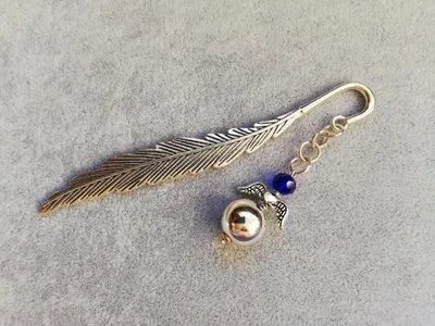 Produktbild von Silbernes Lesezeichen Engel mit Herzflügeln aus Zinklegierung, 11,5 cm