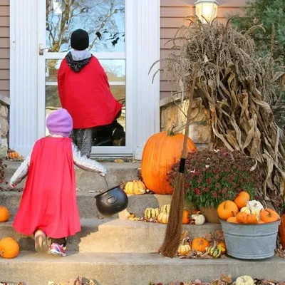 Produktbild von Dekorativer Hexenbesen für Halloween – verstellbare Gruselrequisite für Erwachsene und kreative Dekoration für Halloweenfeiern