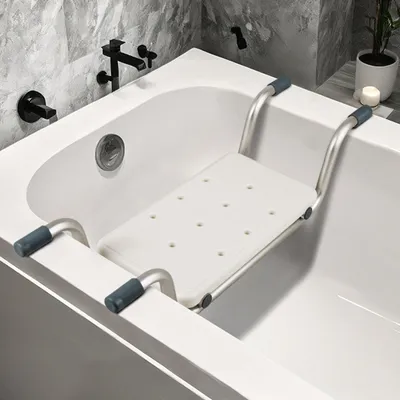 Imagen del producto de Silla de baño ajustable para personas mayores con superficie antideslizante