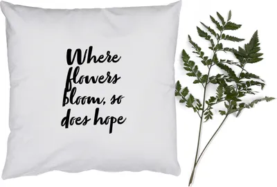 Produktbild von MuchoWow® Zierkissen Sofakissen Wohnzimmer Dekokissen 50x50 cm Blumen - Text - Wo Blumen blühen, blüht auch die Hoffnung - Zitate - Komfort - Sofakissen