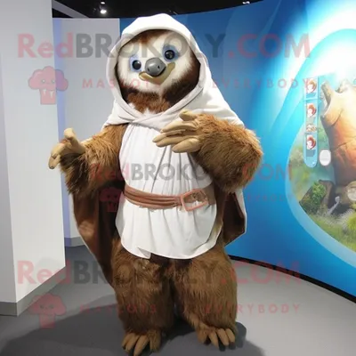 Productafbeelding van Sloth mascotte REDBROKOLY kostuum karakter gekleed met een capribroek en sjaalspelden