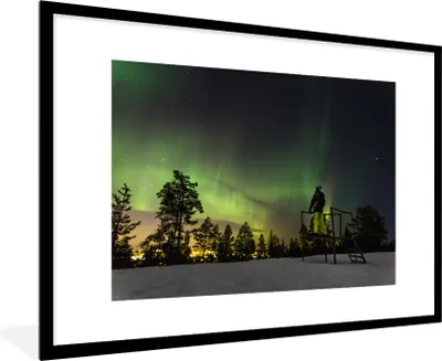 Produktbild von MuchoWow® Gerahmtes Poster Das Nordlicht über Lappland 90x60 cm - Poster mit Schwarzem Bilderrahmen Wandposter Rahmen Foto Bilder - Wanddekoration - Fotos
