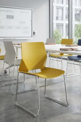 Produktbild von Seminarstuhl mit gelber Kunststoffrückenlehne und Metallgestell