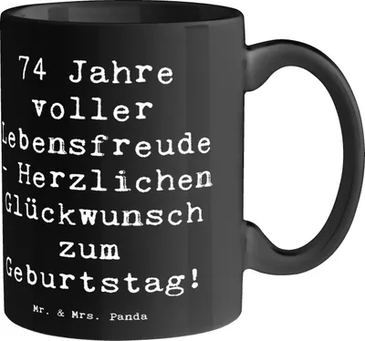 Produktbild von Mr. & Mrs. Panda Tasse Spruch 74. Geburtstag Lebensfreude - Schwarz - Geschenk, Glückwünsche, Kaffeebecher, Geburtstagsgeschenk, Becher, Geburtstagssprüche, Teetasse