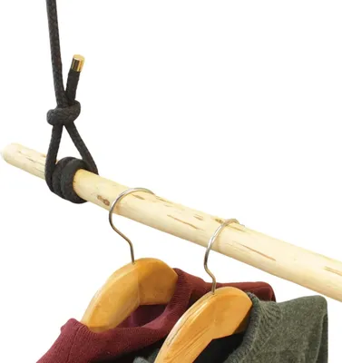 Produktbild von herbeschick. Garderobenstange Naturbursche Hängegarderobe, Seil schwarz 60 cm, Stock geschält 115 cm; Beschläge gold