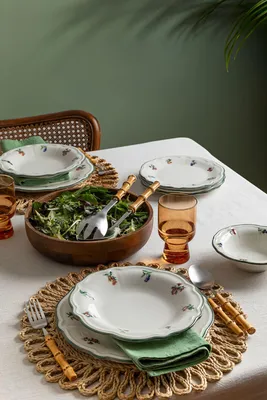 Produktbild von Hermia Concept, Hochwertiges 24-teiliges Dinner-Set aus 100% Porzellan | 6 Servierplatten (26x26 cm), 6 Teller (22x22 cm), 6 Dessertteller (21x21 cm), 6 Schalen (16x16 cm) | Spülmaschinen- und mikrowellenfest, ideal für jeden Anlass.