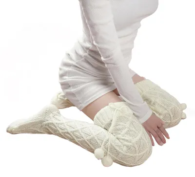 Produktbild von Paar lange Damensocken, einfarbig, mit Rautenmuster, Strickstrümpfe mit Wollknäueln, für Herbst und Winter, ideal für den Alltag