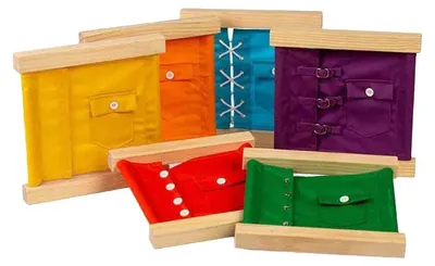 Produktbild von BigJigs Holz Verschluss- und Knopfrähmen - Montessori Spielzeug