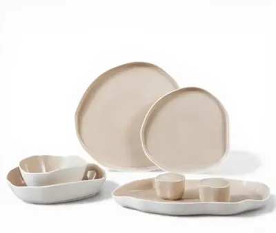 Produktbild von Bricard Bonnes Dinner-Set 27-teilig aus Porzellan weiß-taupe, organische Formen, bis 30,5 cm Durchmesser