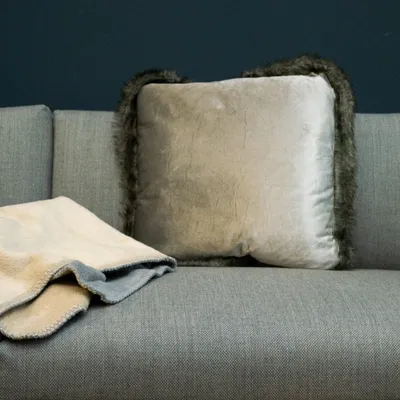 Produktbild von Samt Fell-Kissen 45x45 Kissen Dekokissen Samtkissen Felloptik Kopfkissen