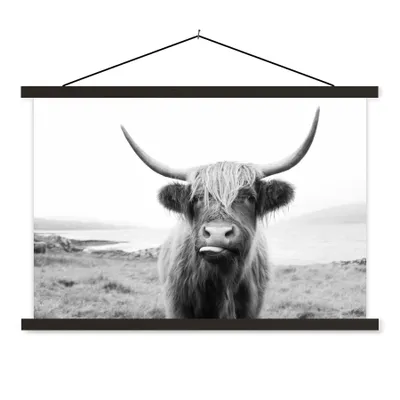 Produktbild von MuchoWow® Textilposter Tiere - Schottischer Highlander - Kuh - Schwarz - Weiß 90x60 cm mit schwarzem Rahmen - Aufhängungssatz