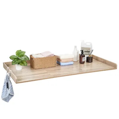 Productafbeelding van VEVOR werkblad voor wasmachine en droger (137 x 69,9 cm) met verhoogde rand en haken, voor organisatie en opslag in de wasruimte, provisiekelder of keuken. Draagvermogen: 113 kg. Uitstraling: eikenhout