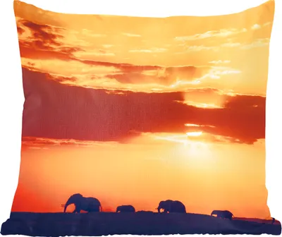 Produktbild von MuchoWow® Zierkissen Sofakissen Wohnzimmer Dekokissen 45x45 cm Elefanten - Horizont - Sonnenuntergang - Tiere - Schlafpolster - Polster für das Sofa