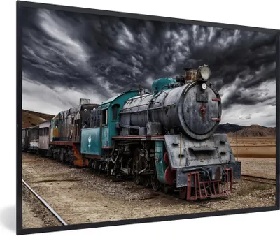 Produktbild von MuchoWow® Gerahmtes Poster Ein alter Dampfzug unter dunklem Himmel 90x60 cm - Poster mit Schwarzem Bilderrahmen Wandposter Rahmen Foto Bilder - Fotorahmen - Foto-Plakat