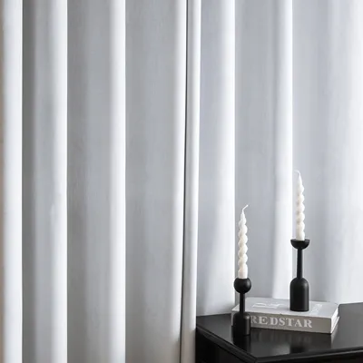 Produktbild von 2er Set Samt Vorhang Blickdicht Elegant Samtvorhänge Verdunkelung Thermovorhang Gardinen für Wohnzimmer Schlafzimmer Hotel, B132xH213cm, Weiß