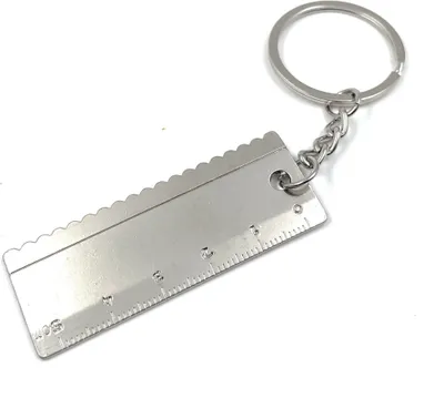 Produktbild von Onwomania Lineal Schreibmaterial Schlüsselanhänger Metall Glücksbringer in Alu Geschenkbox, ideal zum Verschenken