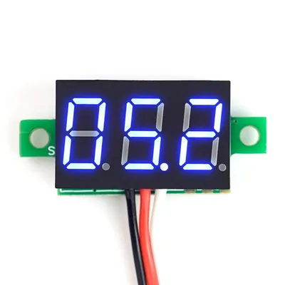 Produktbild von BerryBase 0,28 Mini Digital-Voltmeter mit LED Anzeige, 0-99V, 3-Wire, blau
