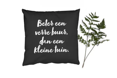 Produktbild von MuchoWow® Zierkissen Sofakissen Wohnzimmer Dekokissen 40x40 cm Zitate - Besser ein entfernter Nachbar als ein kleiner Garten - Text - Garten - Foto Kissen - Schlafzimmer Dekoration