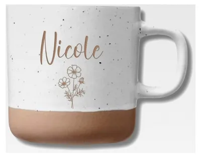 Produktbild von Personalisierte Tasse mit Namen und Gravur | Keramik Steingut Tasse mit Blumenmotiv | Geschenk für Freundin, Ehefrau oder Familie | Kaffeetasse 360ml