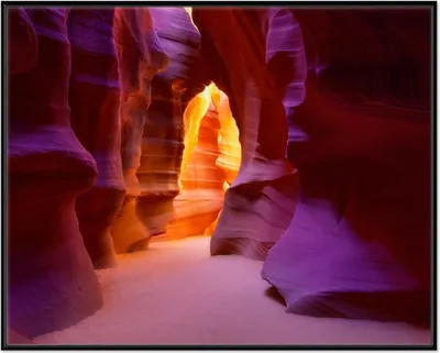 Produktbild von Wallario Wandbild Felsschlucht in Arizona USA - orange und violett, Größe: 40,30 x 50,30 cm, Poster mit schwarzem Aluminiumrahmen