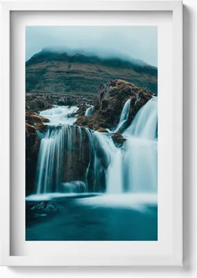 Produktbild von Foto eines Bergwasserfalls– Wandbild mit Rahmen – Gerahmtes Bild  – Wanddekoration – 40x60 cm – Weiß