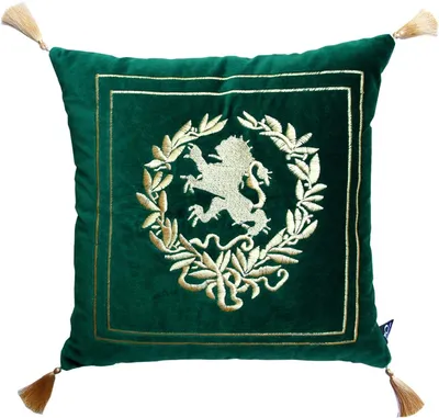 Produktbild von Casa Padrino Luxus Deko Kissen Wappen Dunkelgrün / Gold mit goldenen Troddeln 45 x 45 cm - Feinster Samtstoff - Luxus Wohndeko