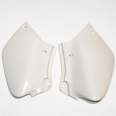 Productafbeelding van Zijkappen set UFO PLAST, 2-delig, voor Honda XR R 250 / 400 ccm, bouwjaar 1996 - 2005, kleur: wit, OEM