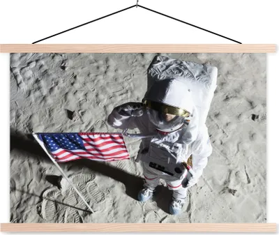 Produktbild von MuchoWow® Textilposter Astonaut - Amerika - Flagge 120x80 cm mit holzfarbenen Rahmen - Aufhängeset