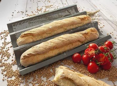 Productafbeelding van Baguettebakplaat met antiaanbaklaag voor 3 baguettes - Perfect voor knapperig brood