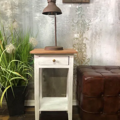 Image de Table de nuit avec plateau en bois - Le charme du style rustique