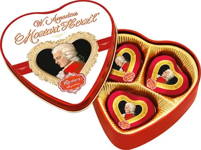 Image de Pralines en pâte d'amande au goût de Mozart, en forme de cœur, présentées dans une boîte en forme de cœur rouge, poids net : 60g