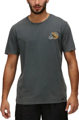 Produktbild von Green Bay Packers - NFL - Helmet Pocket Print T-Shirt by Recovered, Washed Black, Size: L