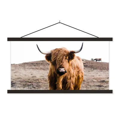 Produktbild von MuchoWow® Textilposter Schottische Highlander - Landschaft - Kuh - Braun - Tiere - Natur 90x45 cm mit schwarzem Rahmen - Klemmleisten