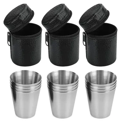 Produktbild von Flachmann Becher, 12 Stück Edelstahl Becher, Stapelbare Schnapsbecher mit 3 Leder-Tasche, Trinkbecher Edelstahlbecher, Tragbar Metallbecher Ideales Flachmann-Zubehör, Tolle Geschenk-Idee