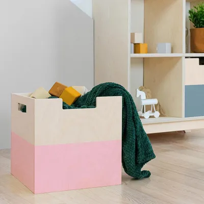Produktbild von Aufbewahrungsbox aus Holz Modell 2 - mit Griffen - Rosa und Naturholzfarbe - 33 x 33 x 37 cm