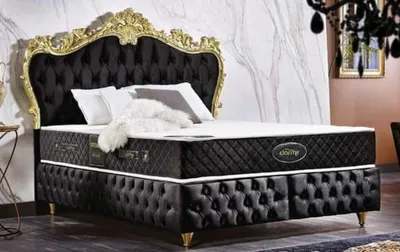 Produktbild von Casa Padrino Barock Doppelbett Schwarz / Gold - Prunkvolles Samt Bett mit Matratze - Komplett Set - Barock Schlafzimmer Möbel