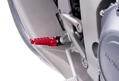 Immagine prodotto di PUIG 6301R, pedane poggiapiedi racing, compatibili con YAMAHA T-MAX 560 TECH MAX, colore rosso