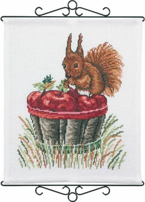 Zdjęcie produktu dla Zestaw do haftu krzyżykowego Permin "Wiewiórka i jabłko", wzór liczony, 40x46cm, 92-5309