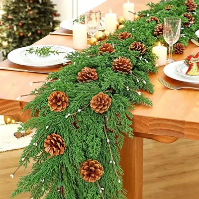 Künstlicher Weihnachtskranz 195 cm, grün, mit Beeren & Tannenzapfen