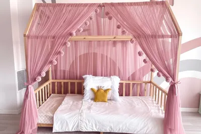 Produktbild von Himmelbett Altrosa für Kinderzimmer mit Baldachin und Pompomgirlande